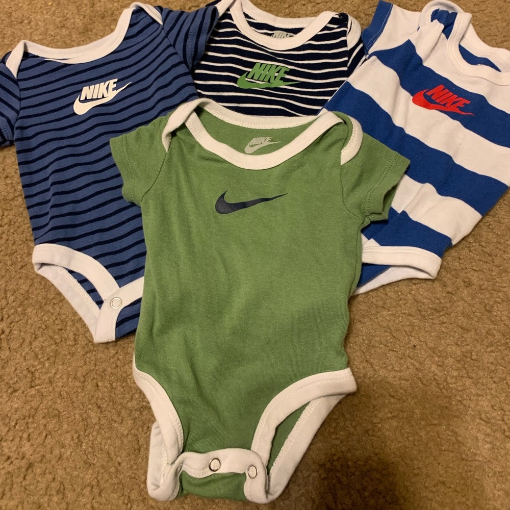 Nike 4 peace bodysuit set